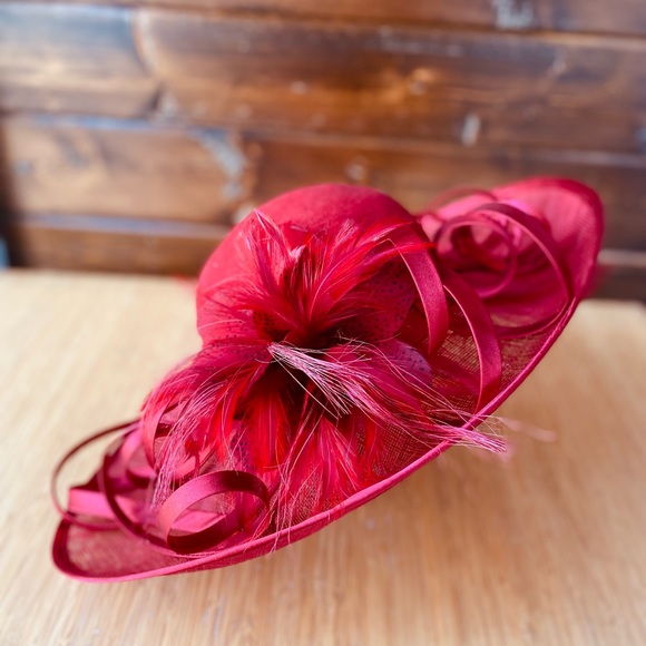 Red derby hat - Picture 6 of 7